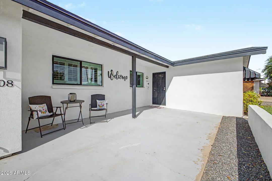 Real Estate Picture 4