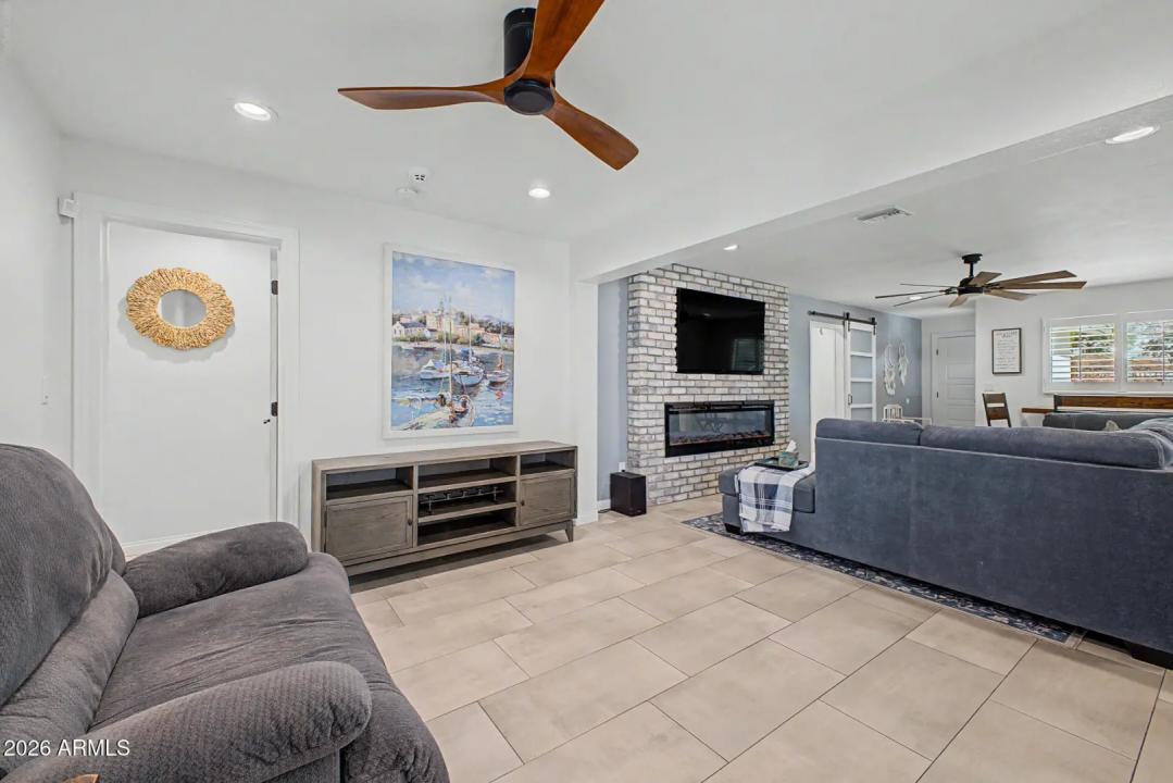 Real Estate Picture 5