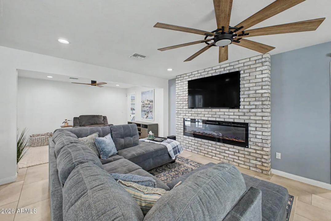 Real Estate Picture 9