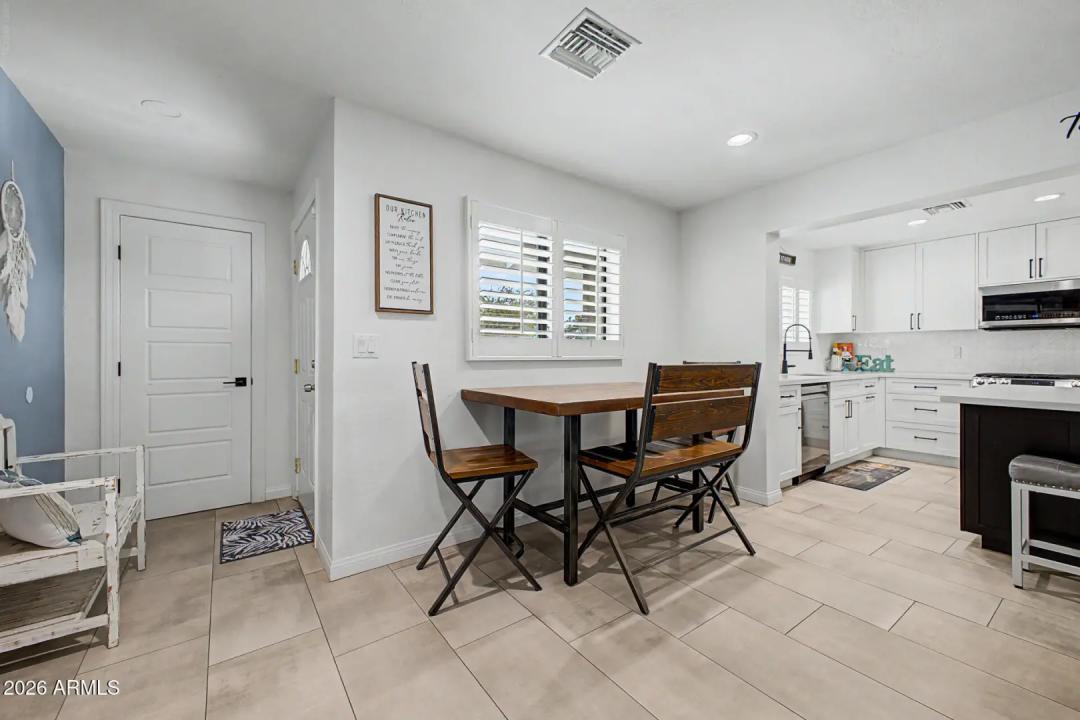 Real Estate Picture 10