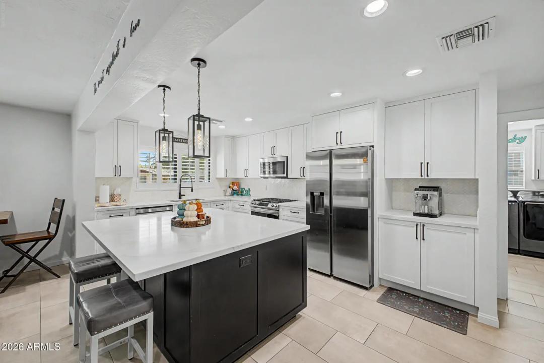 Real Estate Picture 11
