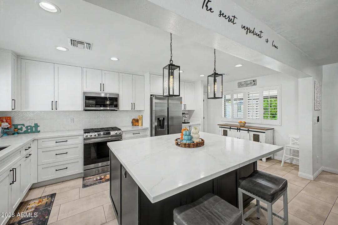 Real Estate Picture 12