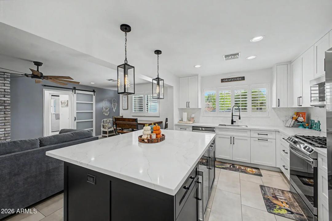 Real Estate Picture 14
