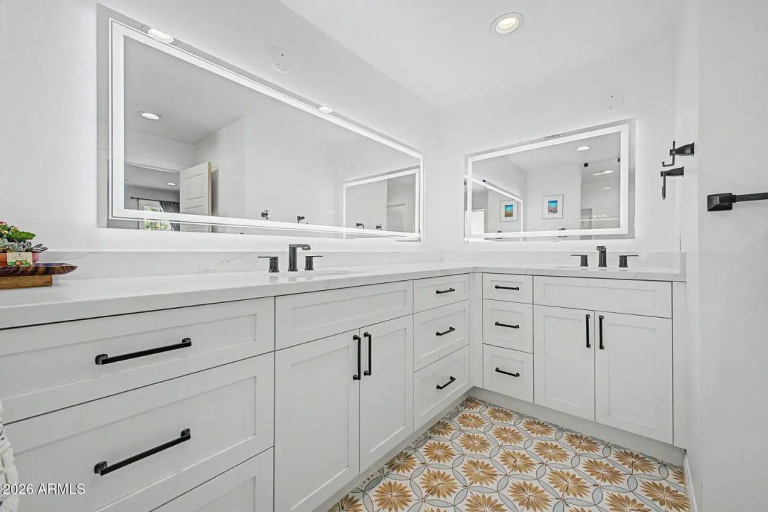 Real Estate Picture 18