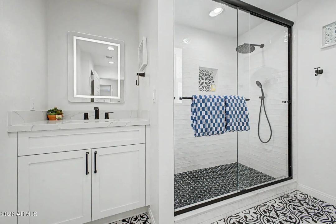 Real Estate Picture 24
