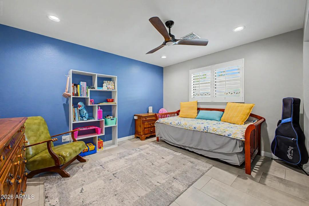 Real Estate Picture 25