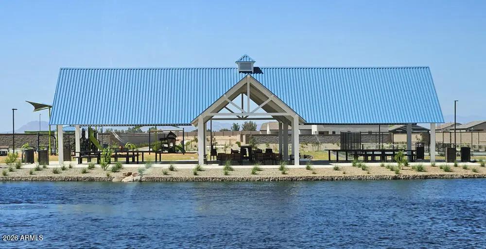 Real Estate Picture 4