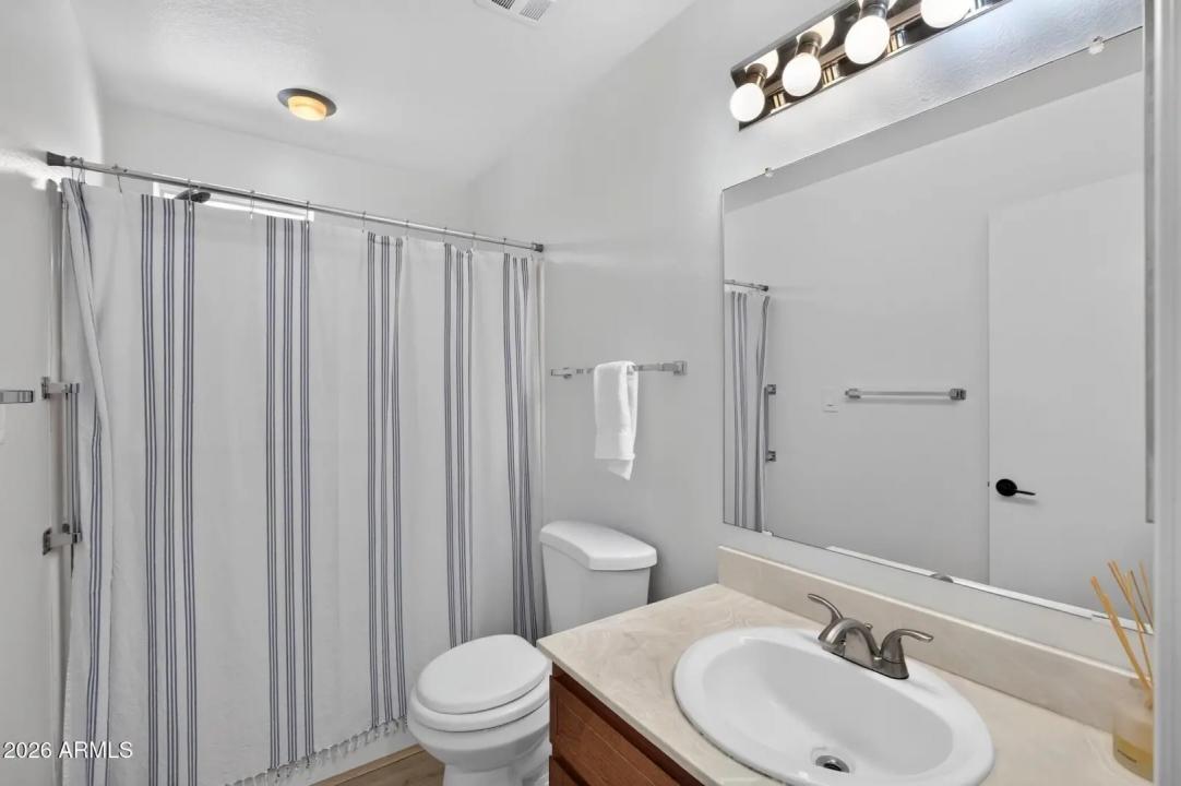 Real Estate Picture 4