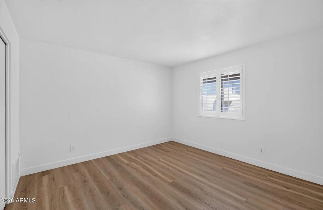 Real Estate Picture 7