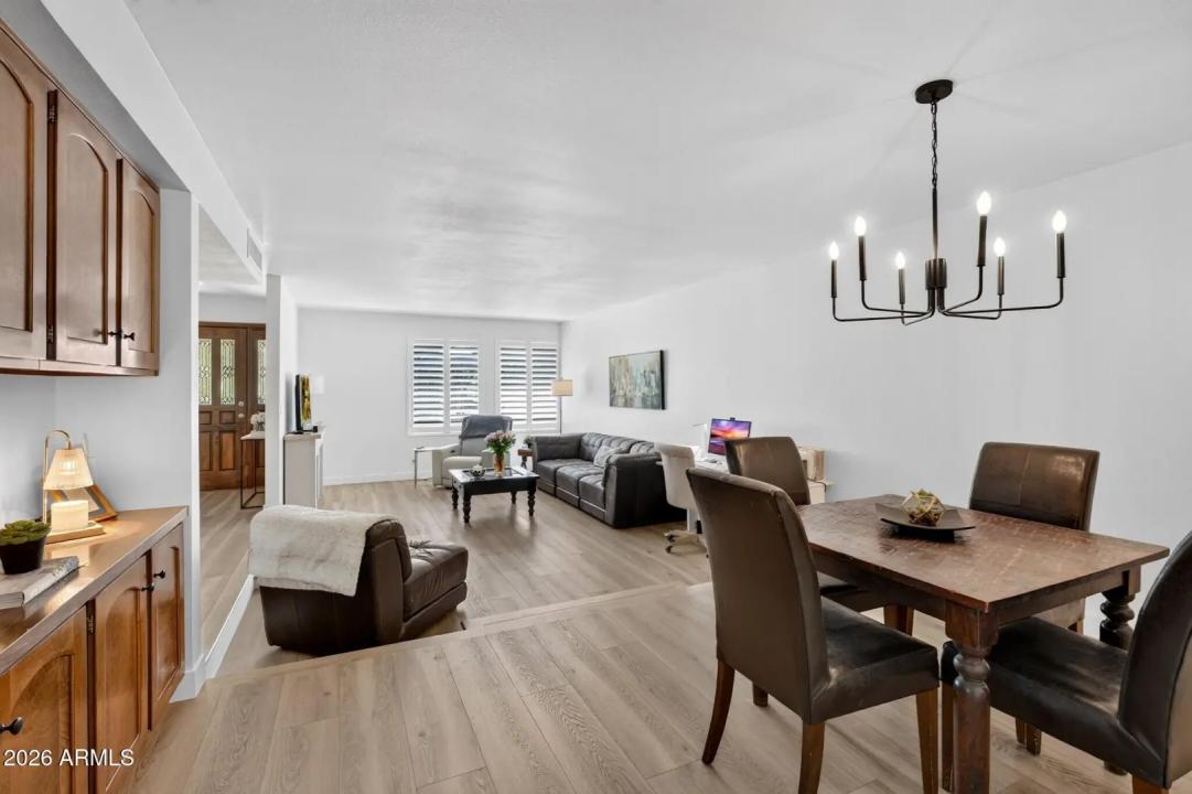 Real Estate Picture 14