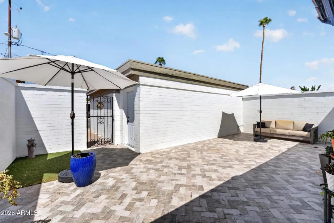 Real Estate Picture 18