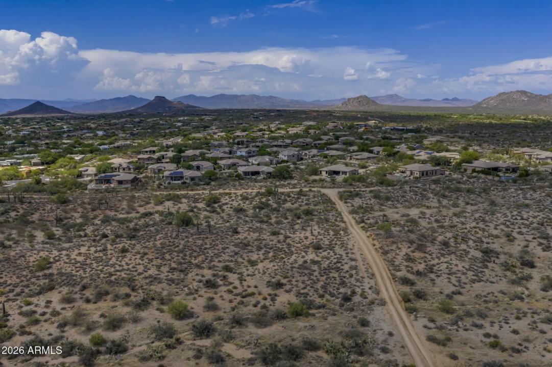 Real Estate Picture 14