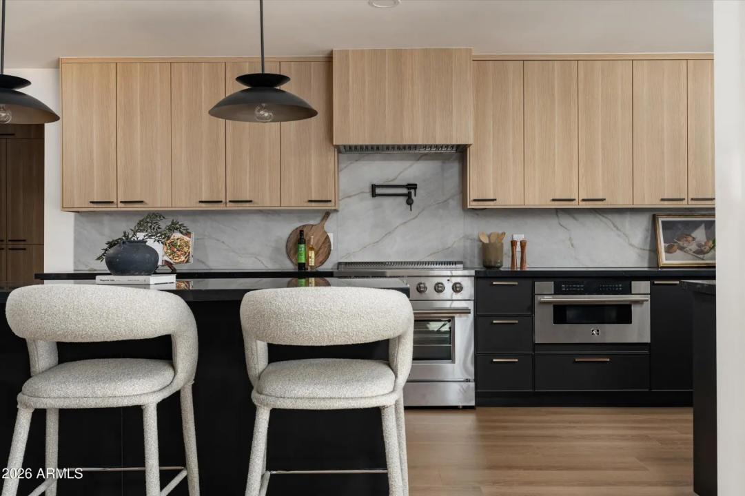 Real Estate Picture 7