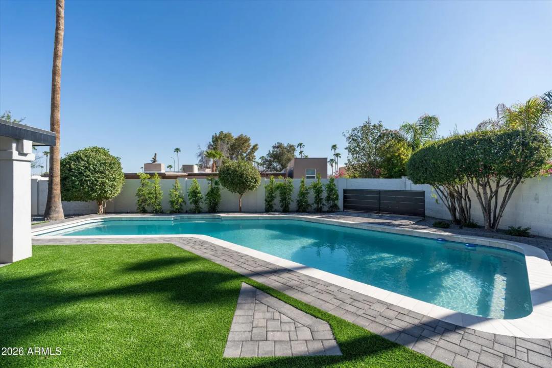 Real Estate Picture 23