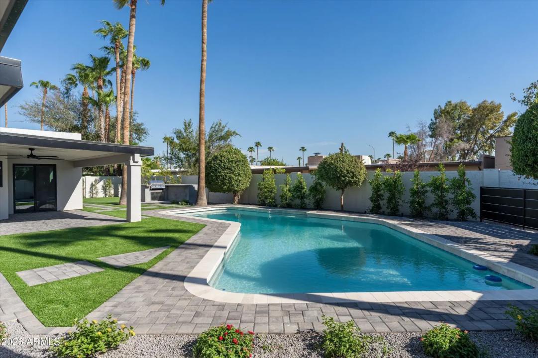 Real Estate Picture 24