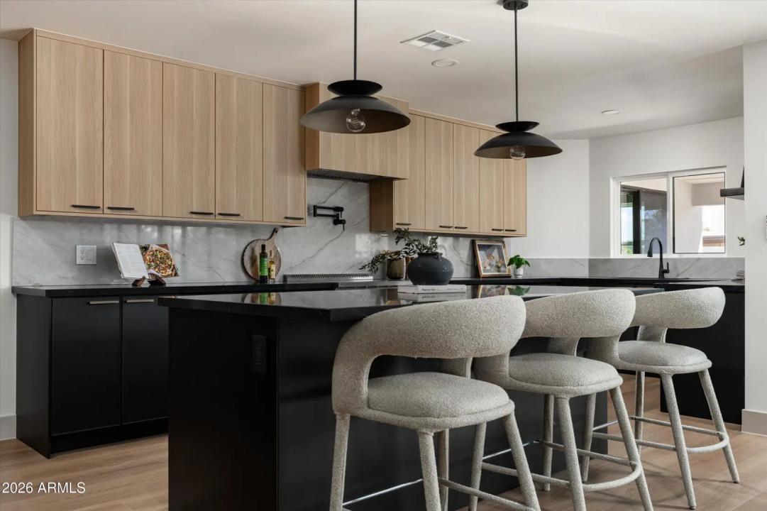 Real Estate Picture 8