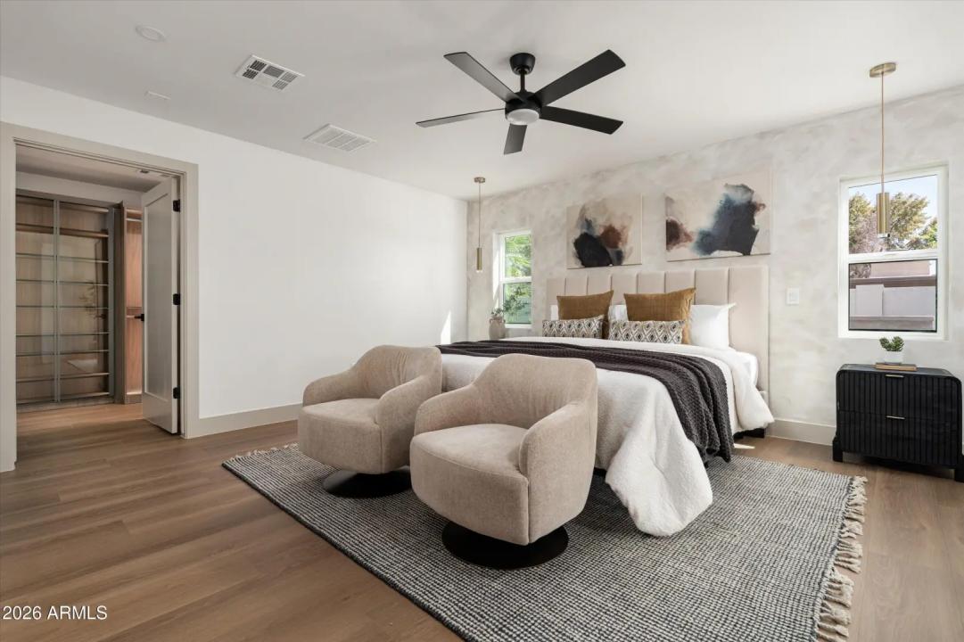 Real Estate Picture 11