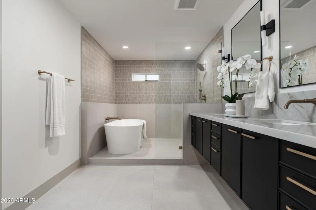 Real Estate Picture 13