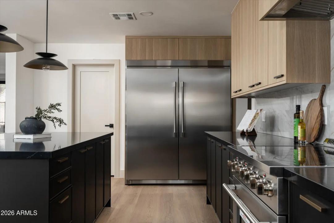 Real Estate Picture 9
