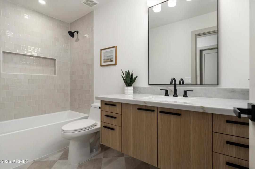 Real Estate Picture 17