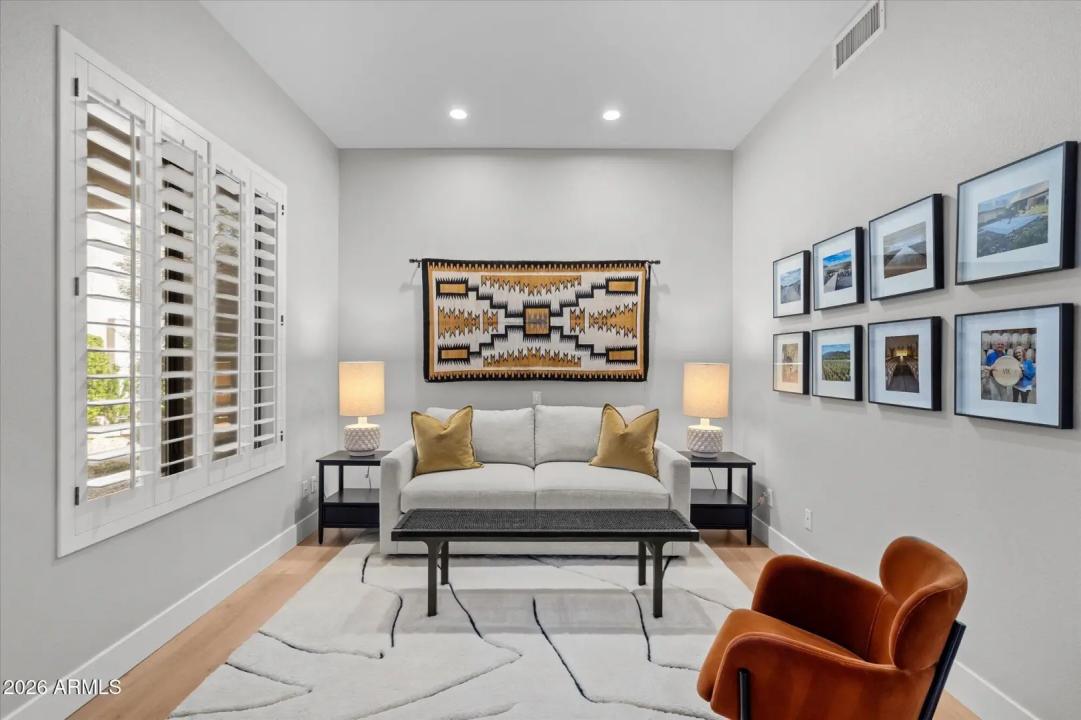 Real Estate Picture 4