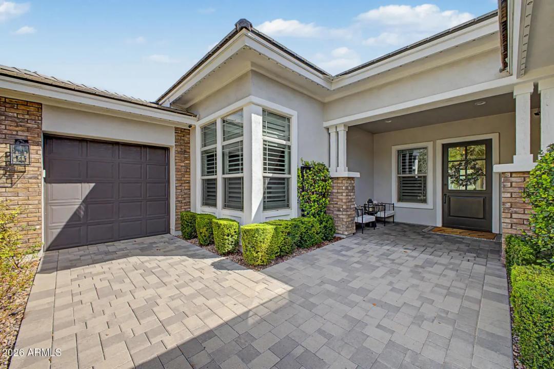Real Estate Picture 4