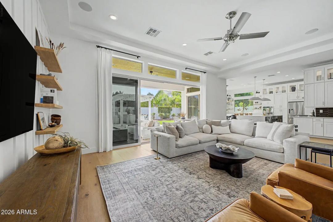 Real Estate Picture 11