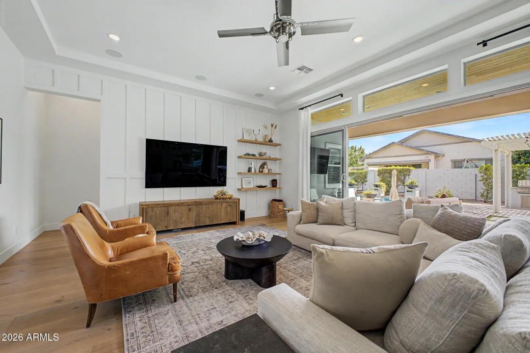 Real Estate Picture 12