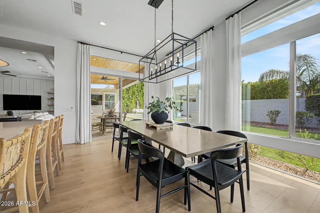 Real Estate Picture 14