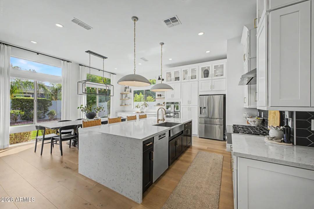 Real Estate Picture 16