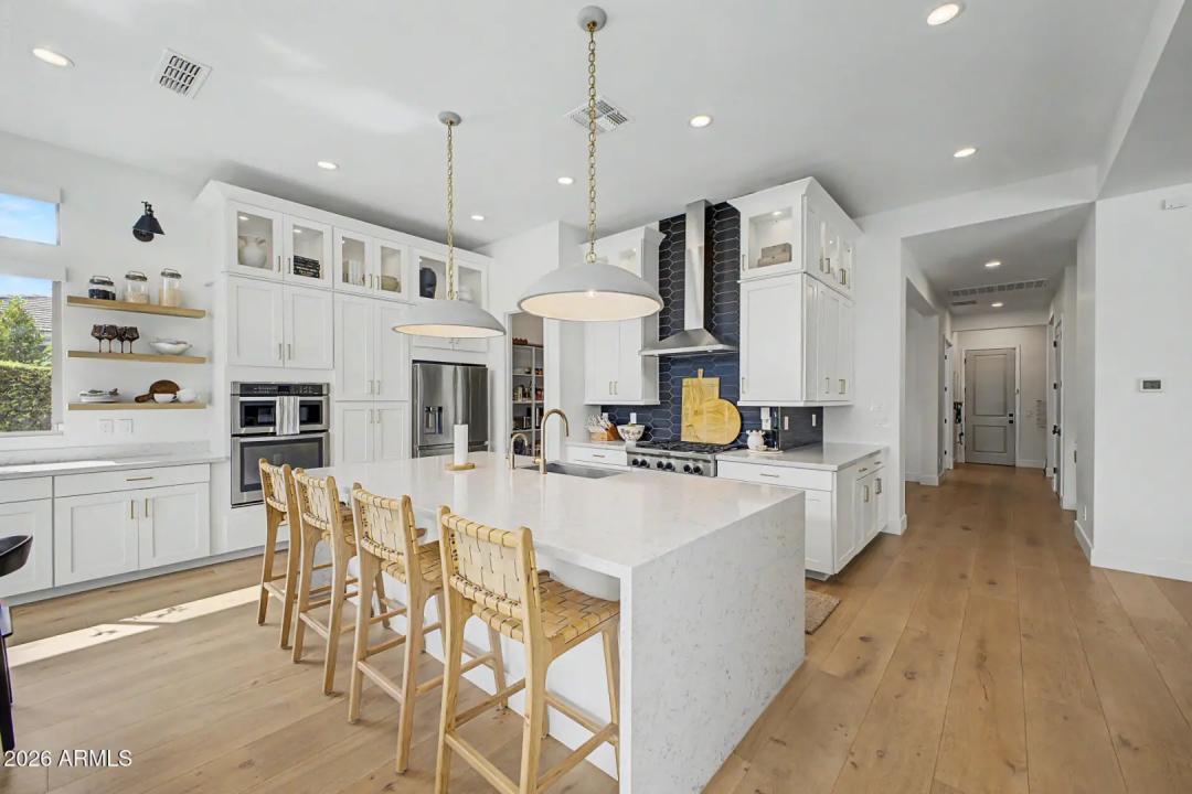 Real Estate Picture 17