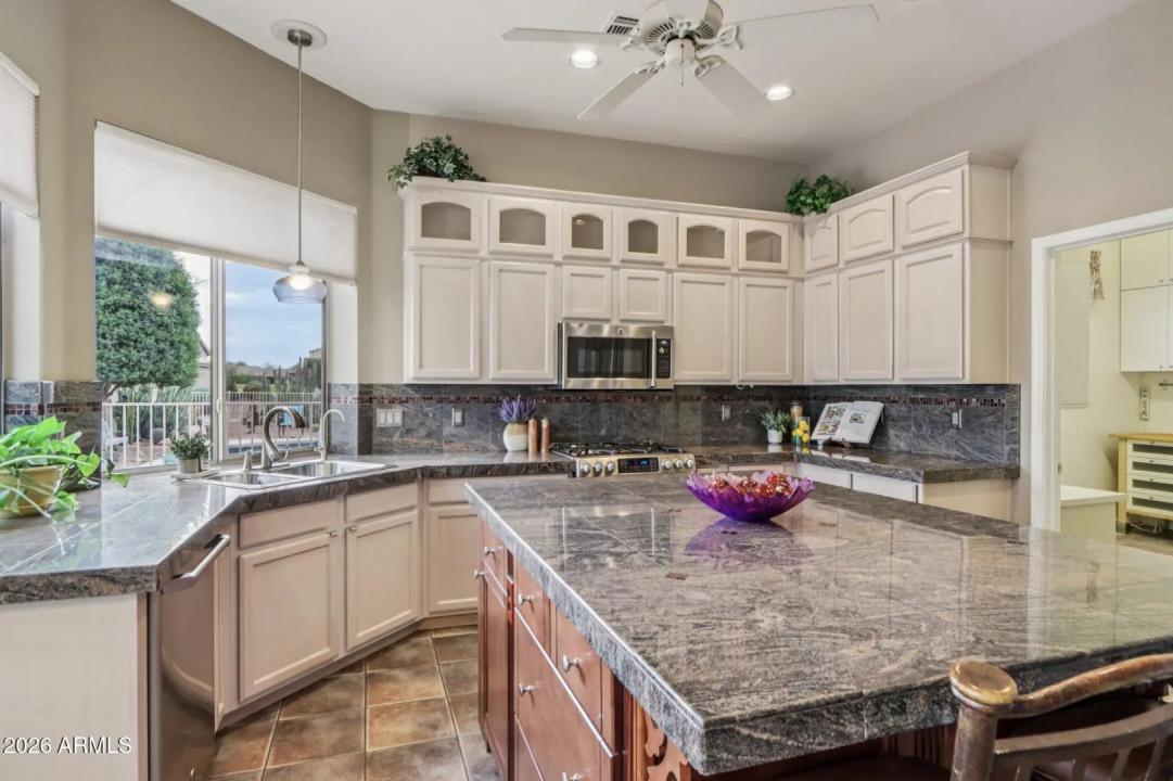 Real Estate Picture 11