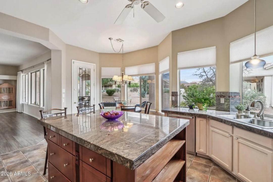 Real Estate Picture 14