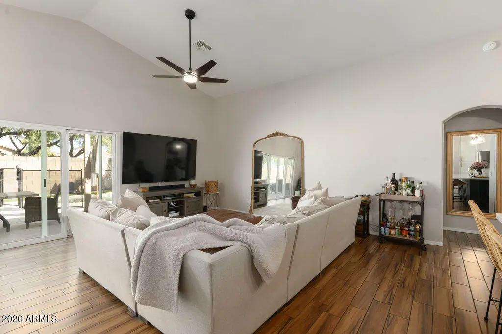 Real Estate Picture 12