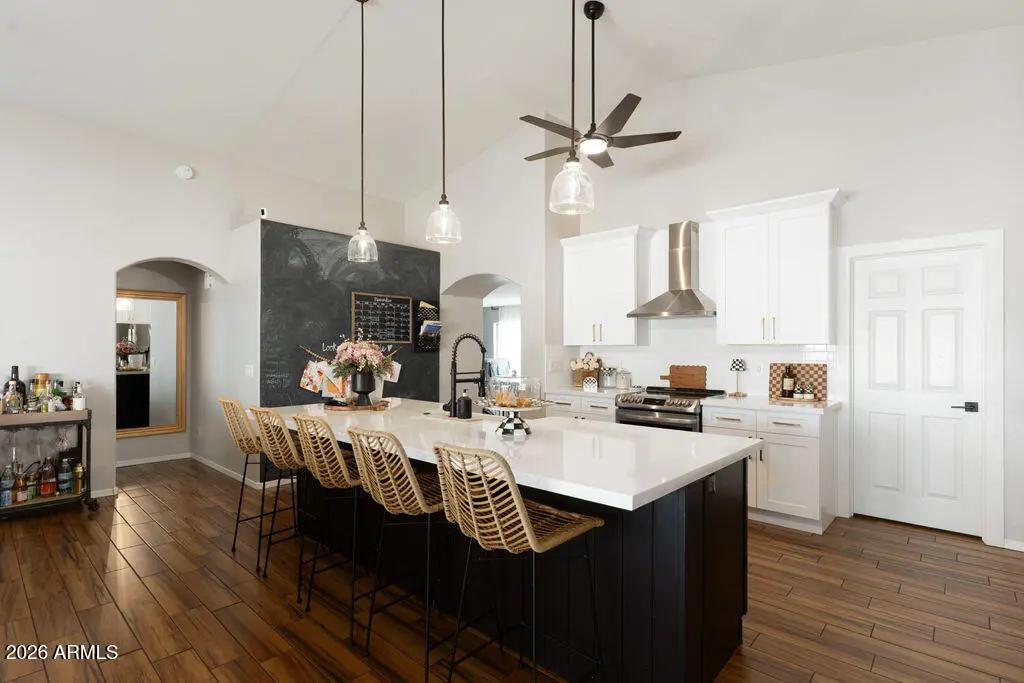 Real Estate Picture 4