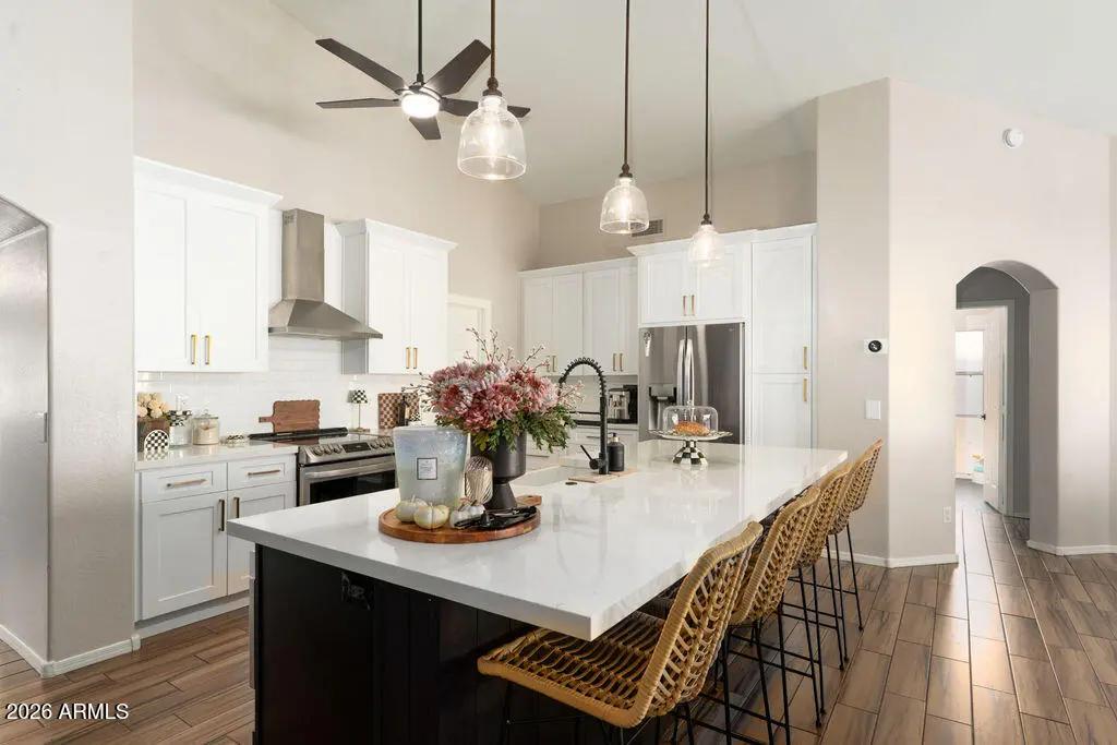 Real Estate Picture 3