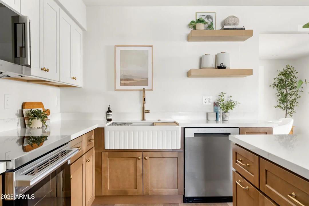 Real Estate Picture 11