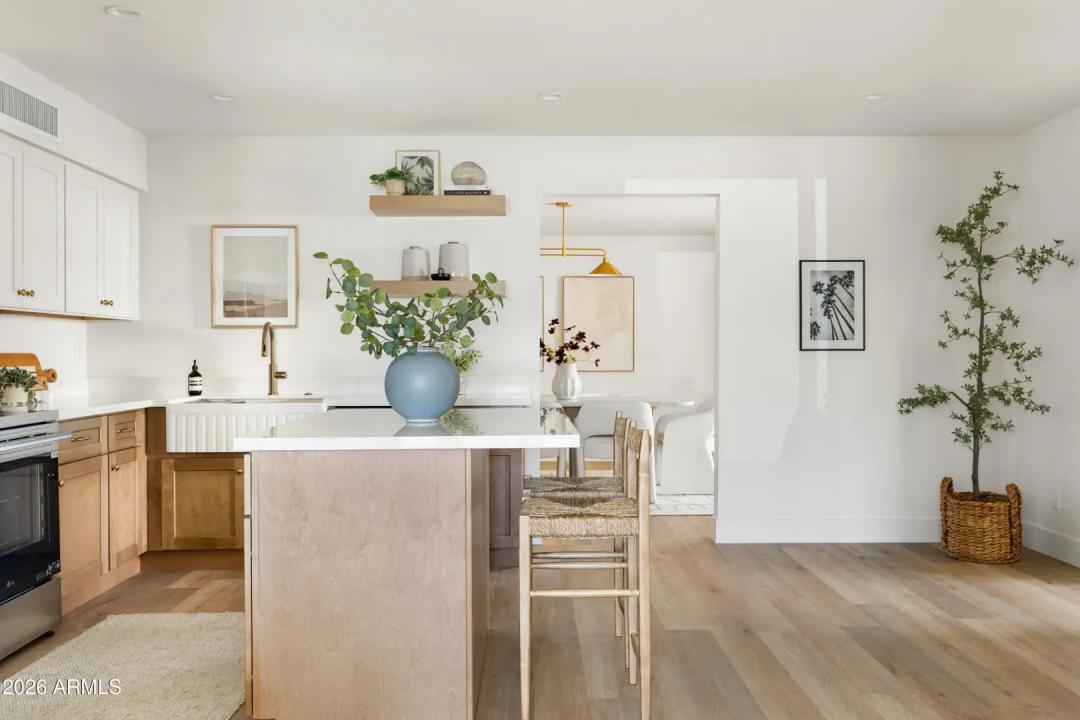 Real Estate Picture 9