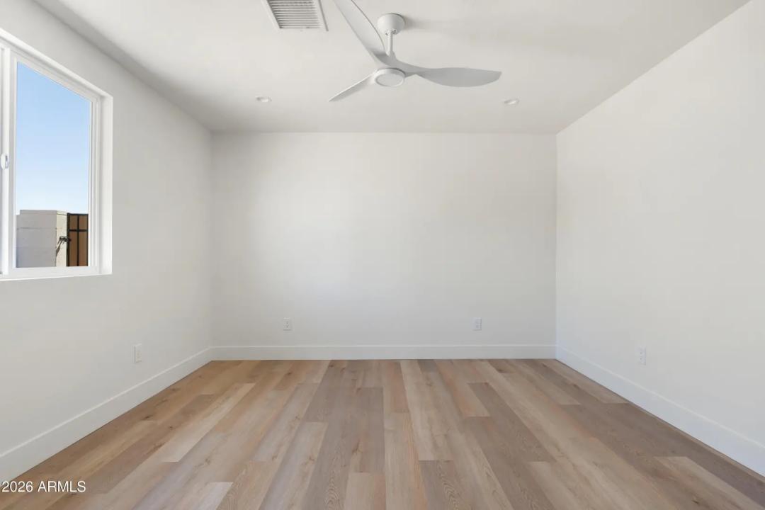 Real Estate Picture 22