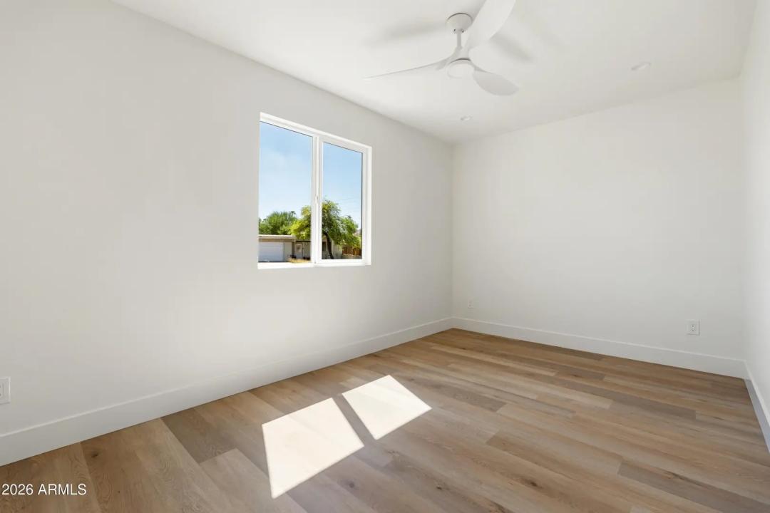 Real Estate Picture 23