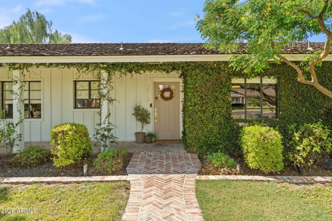 Real Estate Picture 3