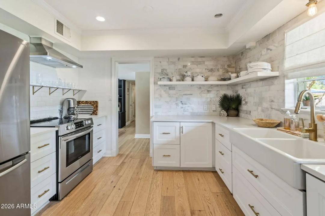 Real Estate Picture 4