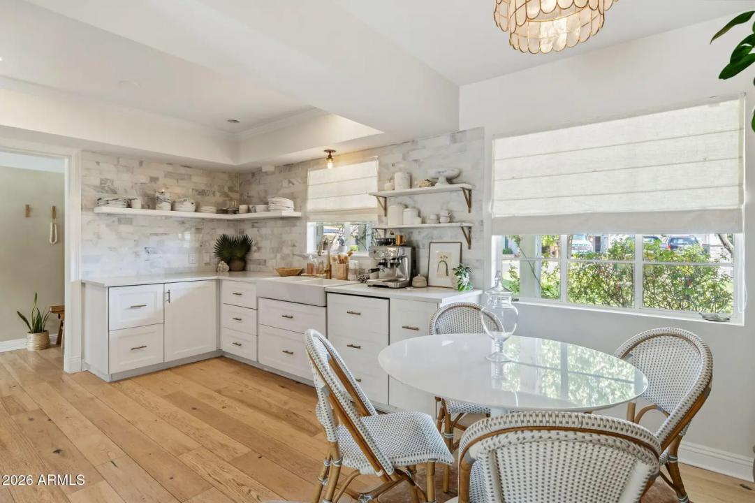 Real Estate Picture 5
