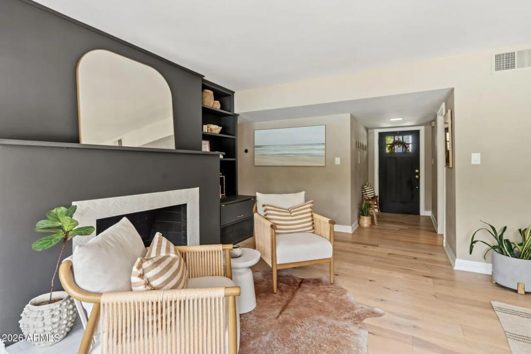 Real Estate Picture 11