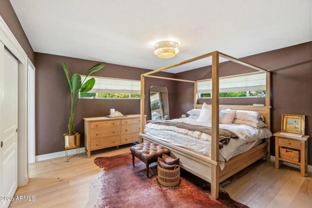 Real Estate Picture 16