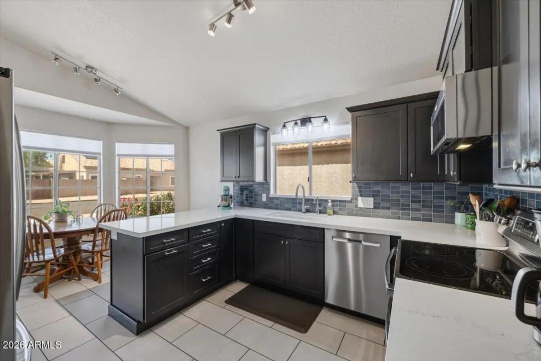 Real Estate Picture 7