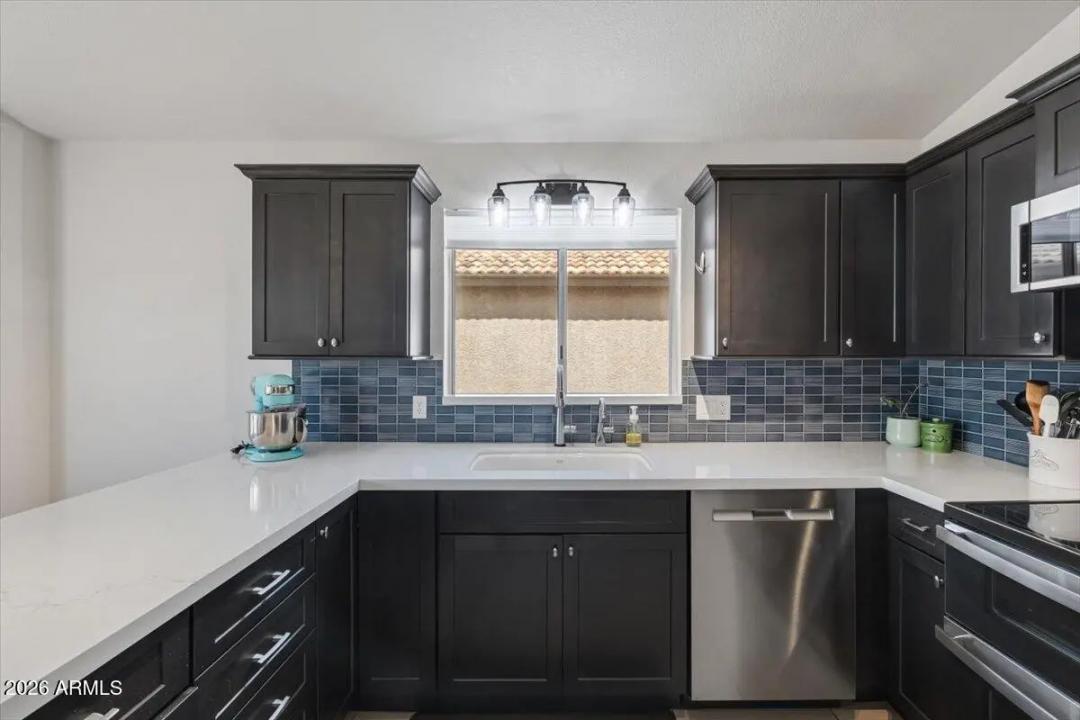 Real Estate Picture 12