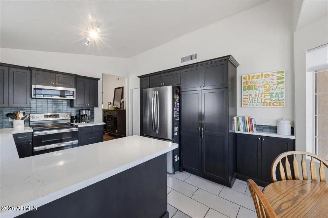 Real Estate Picture 11