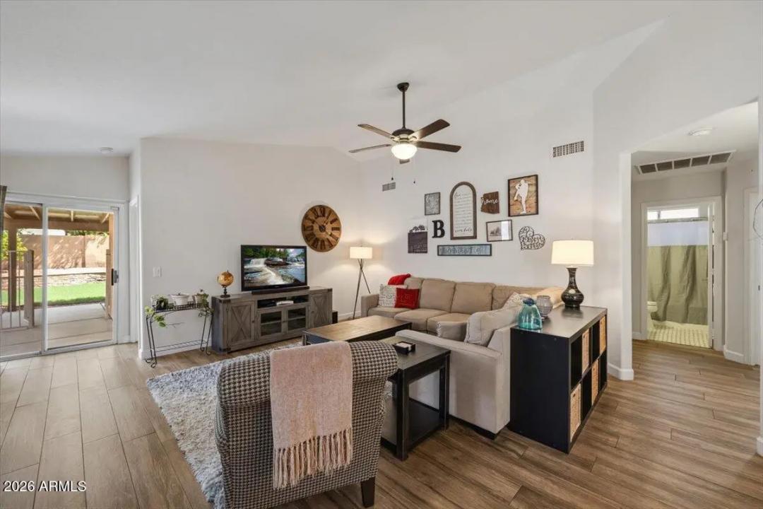Real Estate Picture 14