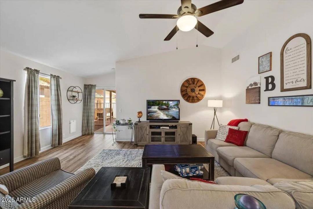 Real Estate Picture 17